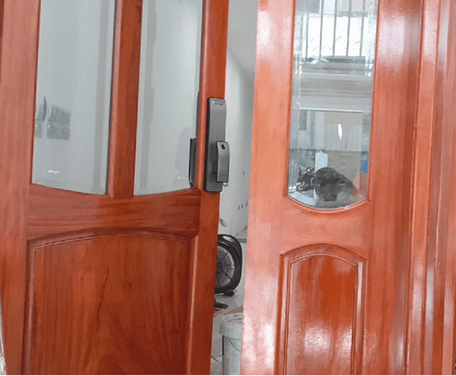 Khóa điện tử 3360 lắp đặt thực tế